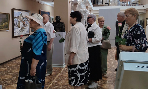 Саратовцы на экскурсии в музее отметили 60-летие прощания со школой